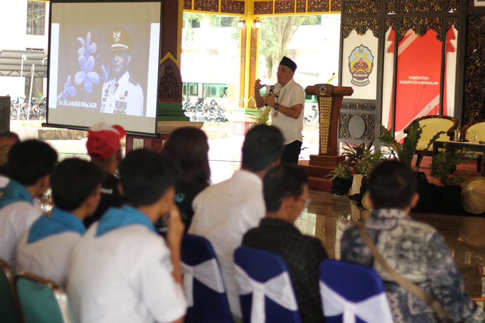 PEDULI KEBERSIHAH: Peserta talkshow HPSN menyimak sambutan Arief M. Edie di Pendopo Pratnu, Rabu (21/2).