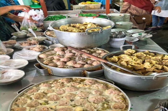 Menikmati salah satu kuliner di Sidoarjo