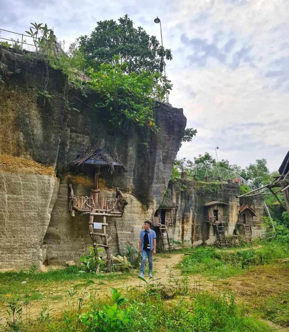 Potret saung mini di wisata Kampoeng Toron Samalem