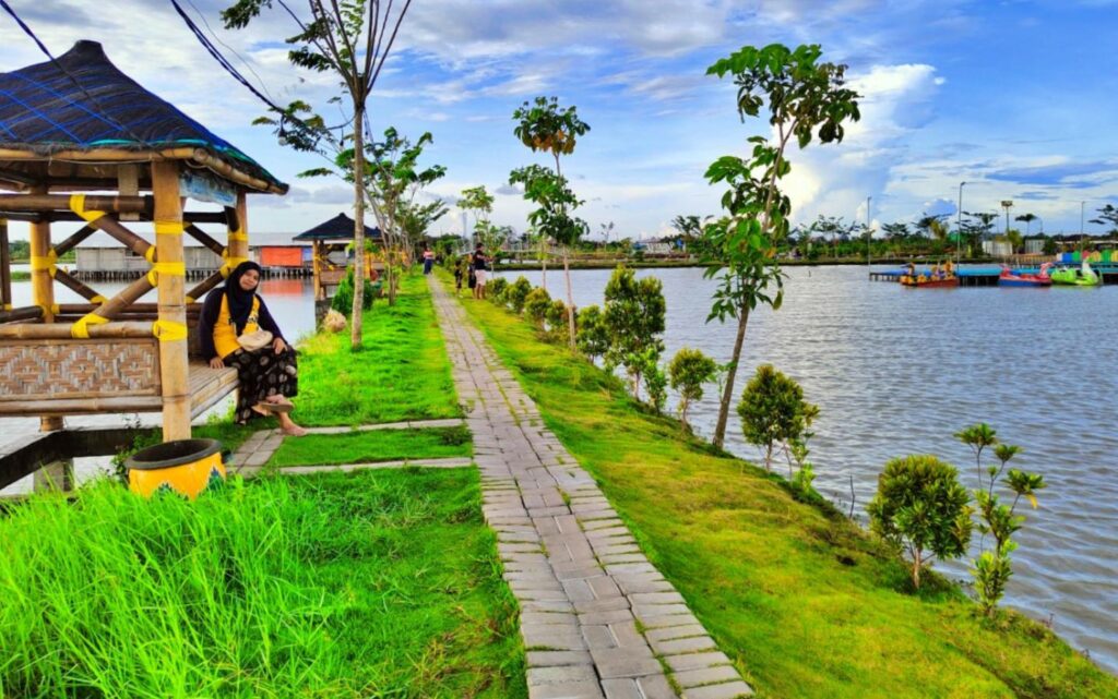 Menikmati Sejuknya Suasana di Yussar Fishing and Playground