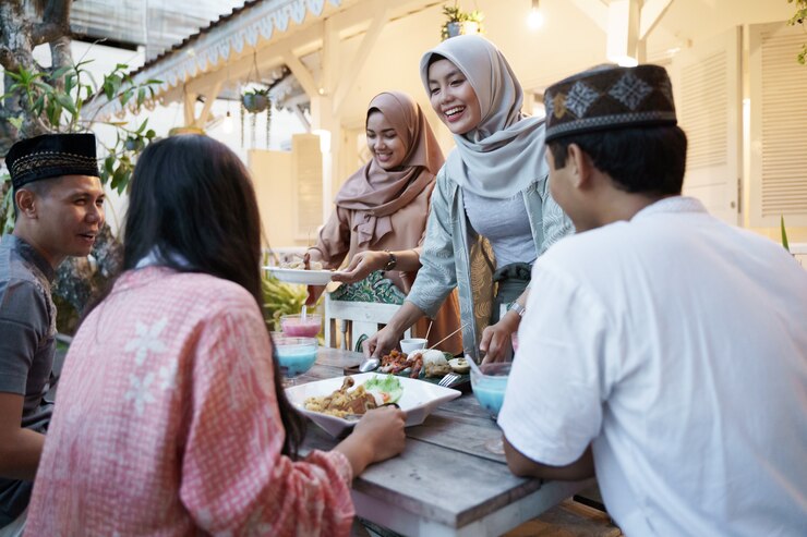 Momen Bahagia Ketika Berbuka Bersama Keluarga