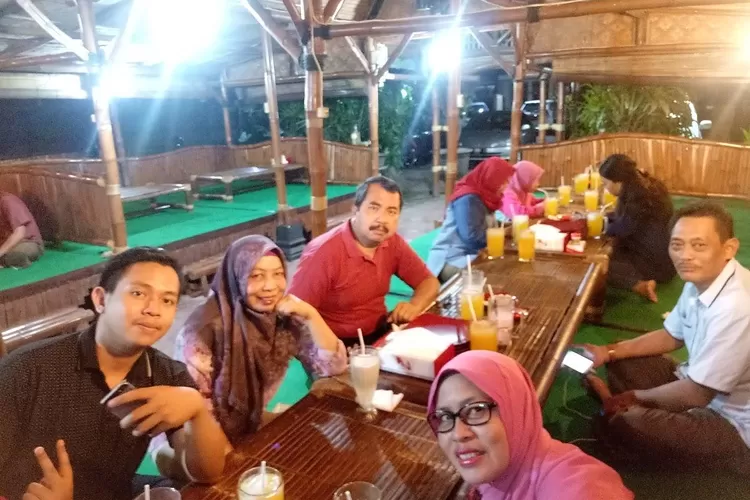 Sambil Menikmati Alam Pedesaan, Para Pengunjung Siap Menyantak Kuliner di Warung Bambu Dahsyat Bojonegoro