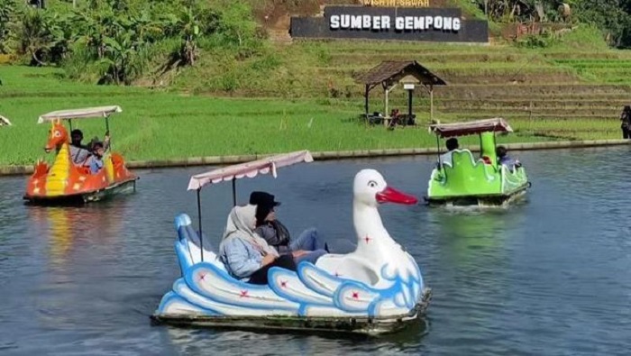 Salah Satu Wahana Sawah Sumber Gempong Mojokerto