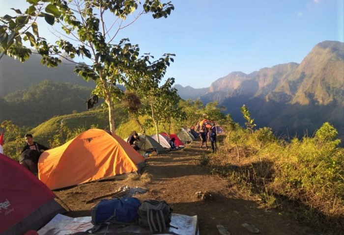 Potret Puncak Watu Jengger Mojokerto yang indah