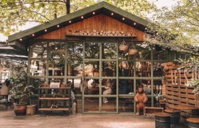 Tempat makan di Mojokerto dengan view menakjubkan ala Eropa