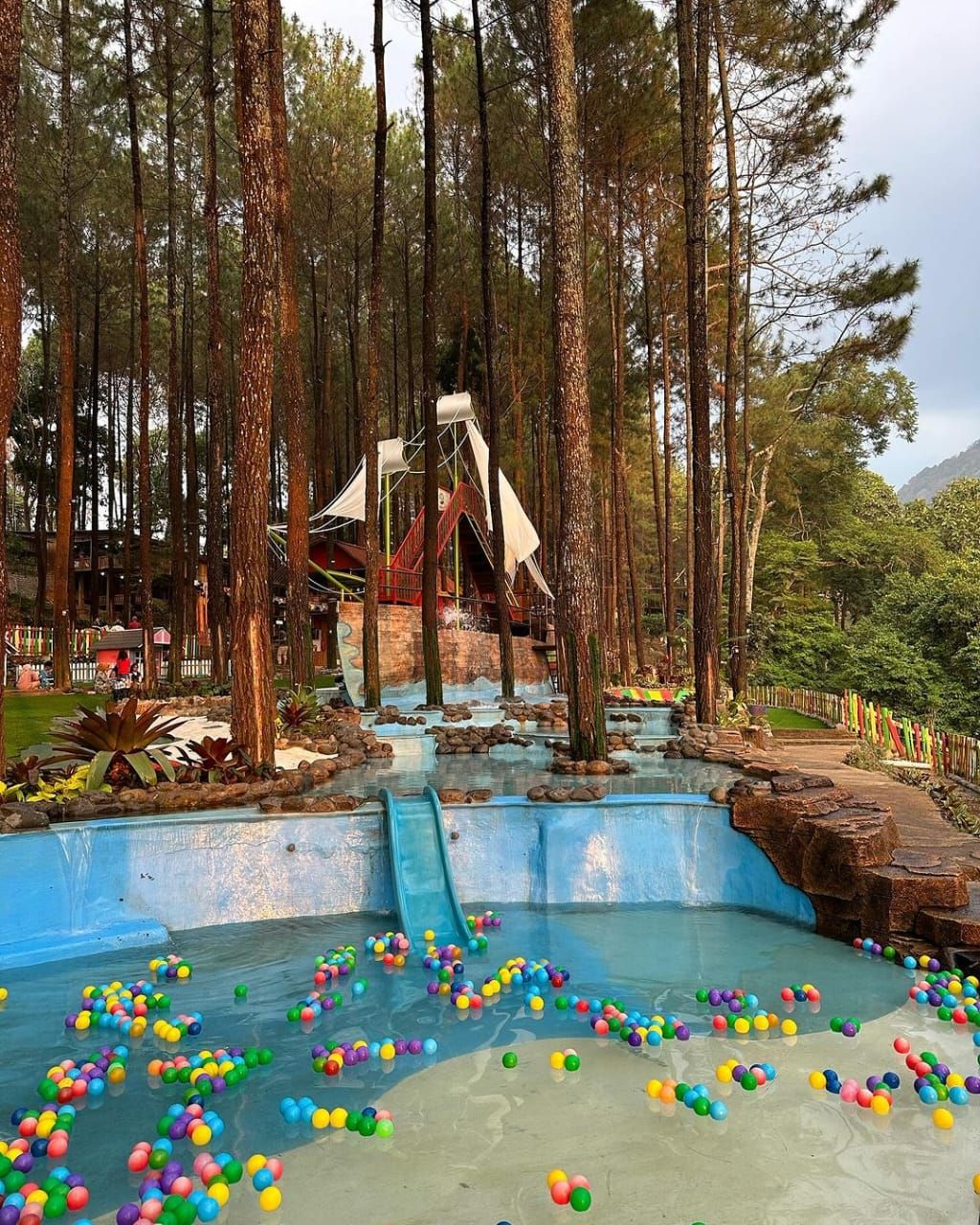 Salah Satu Sudut Tempat Bermain Anak di Alas Veenuz Trawas Mojokerto