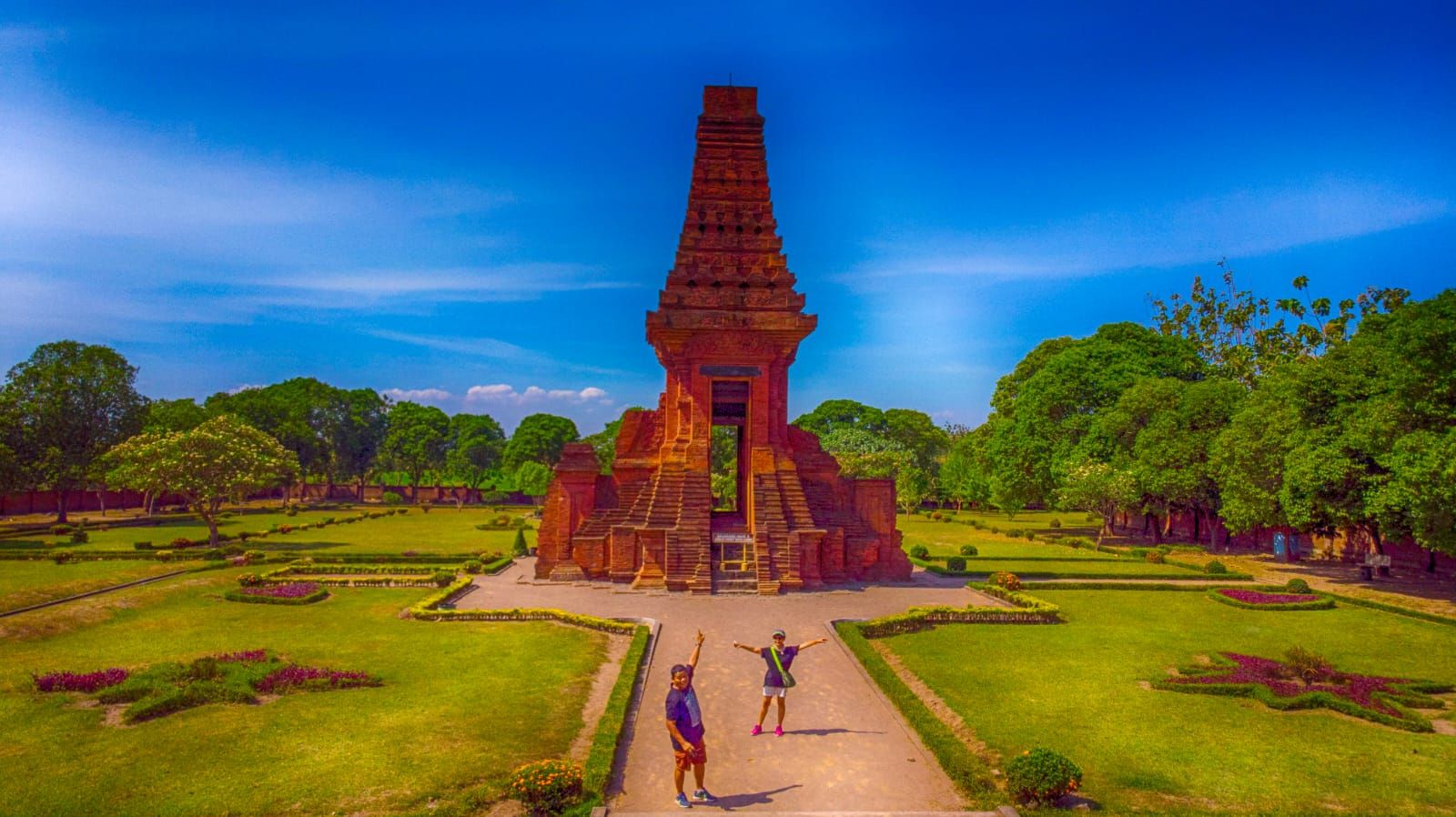 Candi Gapura Bajang Ratu, salah satu situs wisata sejarah di Trowulan Mojokerto.