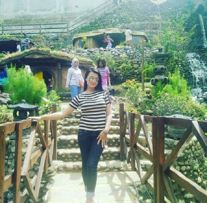 Pengunjung Sedang Berpose di Dokar Dreamland, Salah Satu Wisata Terbaik di Tulungagung