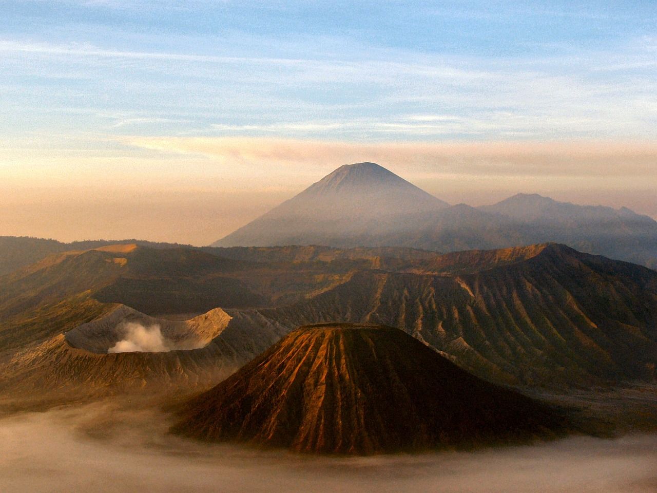 Bromo:  Salah Satu Wisata Alam Terbaik di Jawa Timur!