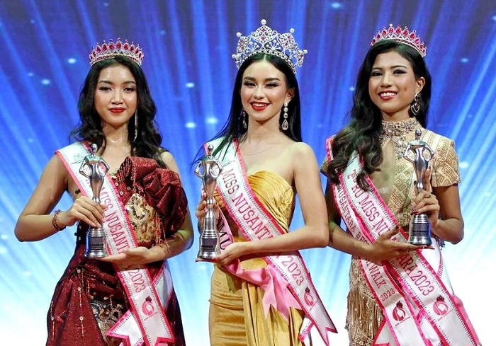 BERPRESTASI: RA Belva Elora (tengah) juara Miss Nusantara 2023 Oktober lalu. (YUDITA ADITAMA UNTUK JPRM)