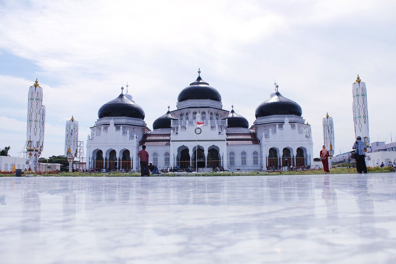 Masjid Baiturrahman, destinasi yang wajib dikunjungi ketika berada di Aceh