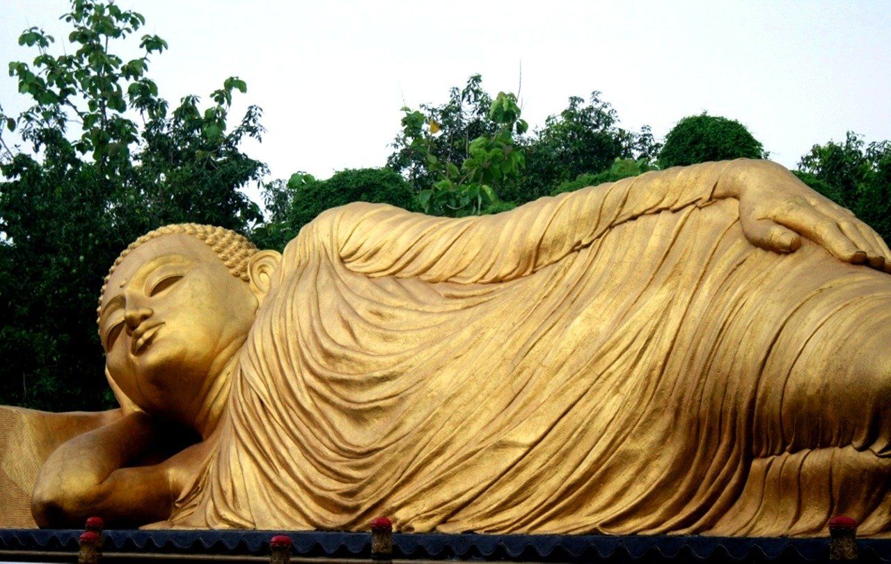 Potret Patung Budha Tidur Maha Vihara Mojokerto