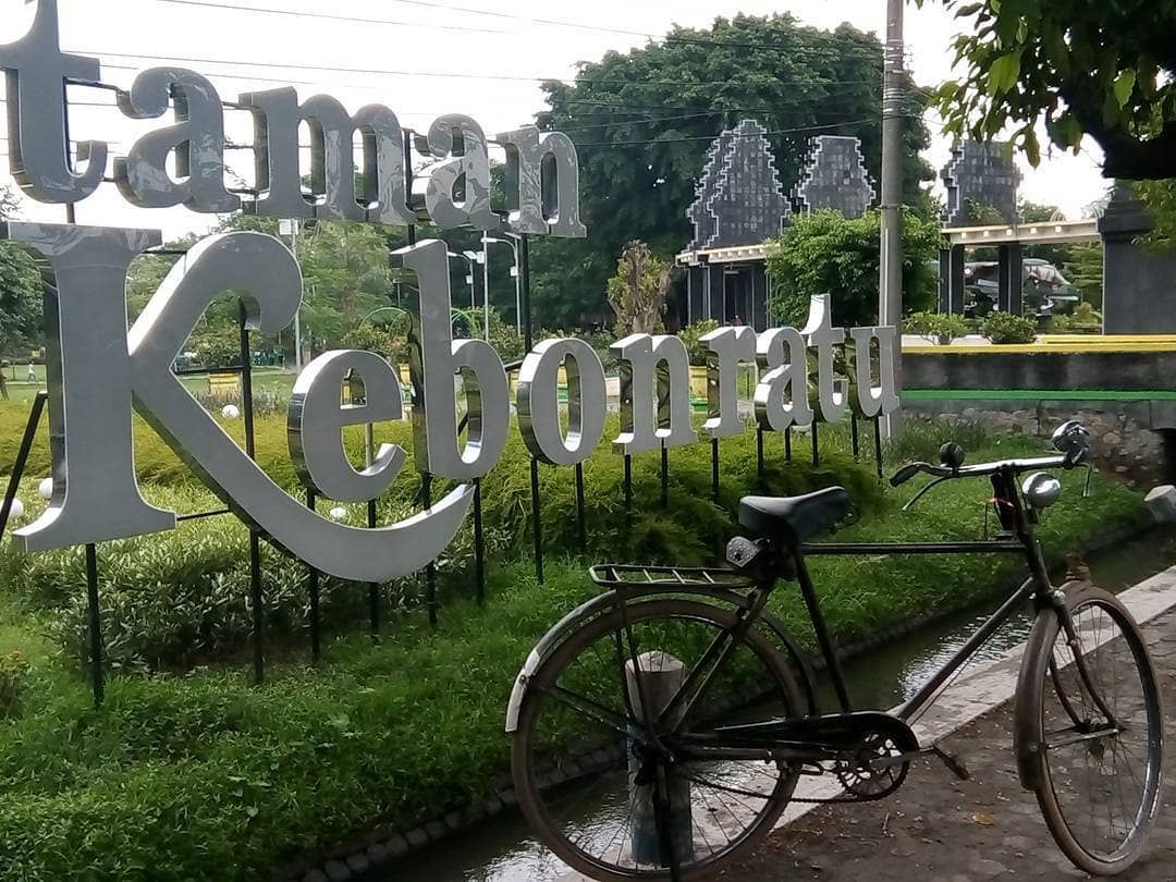 Potret Taman Kebon Ratu Keplaksari Jombang