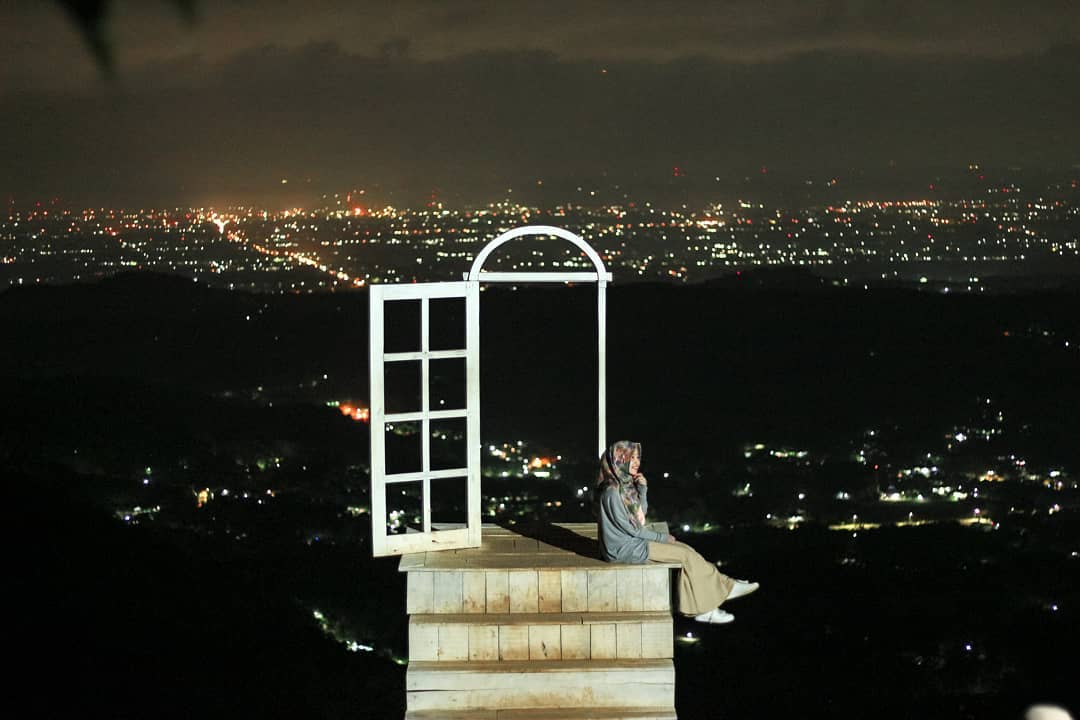 Suasana Indah Malam Hari di Salah Satu Wisata Pasuruan yang Lagi Hits