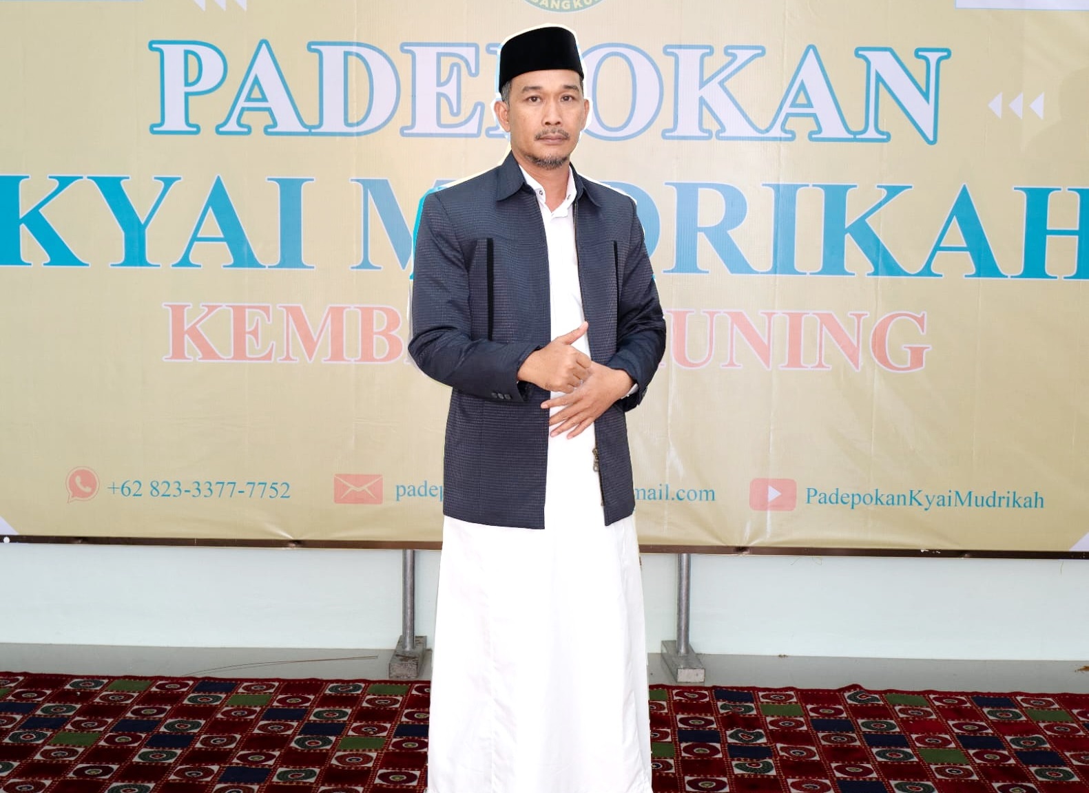 METODE KITAB KUNING: Pendiri dan Pengasuh IBS PKMKK, Dr. KH. Achmad Muhlis, M.A. (IBS PKMKK UNTUK JPRM)
