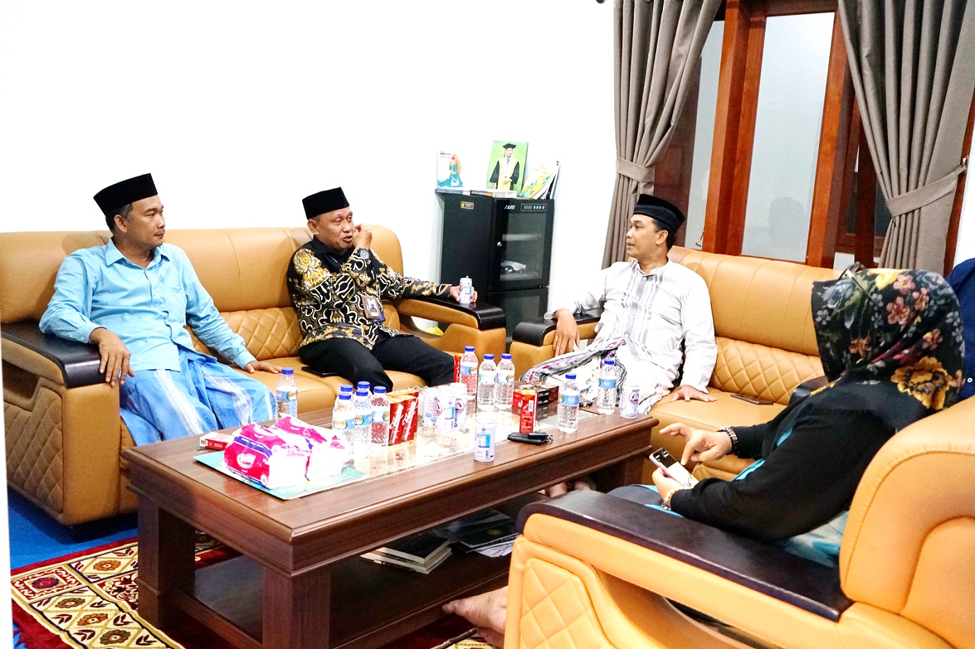 PROGRES: Silaturahmi bersama Kasi Kelembagaan Kanwil Kemenag Jatim Sahril di IBS PKMKK. (IBS PKMKK UNTUK JPRM)