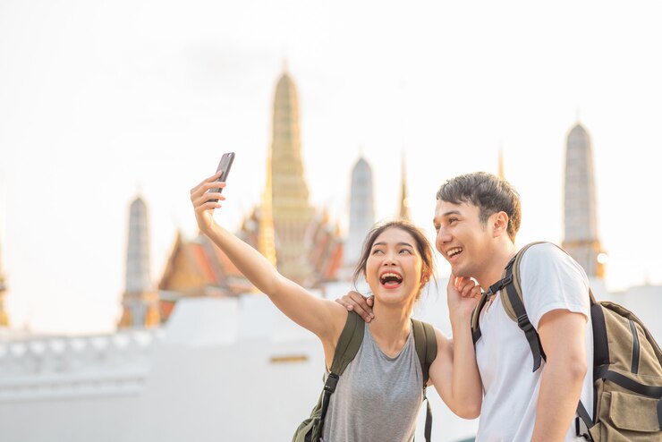 Selfie dengan pasangan saat liburan