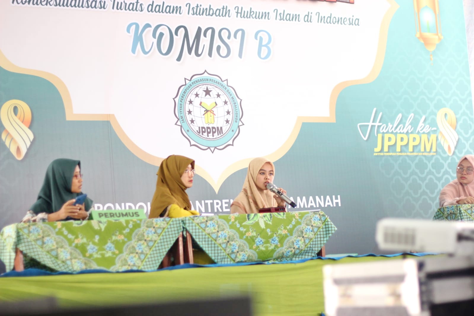 KAYA ILMU: Shofiyatul Ummah menjadi perumus Bahtsu al-Masa&rsquo;il di PP Darul Amanah Kendal 2023. (SHOFIATUL UMMAH UNTUK JPRM)