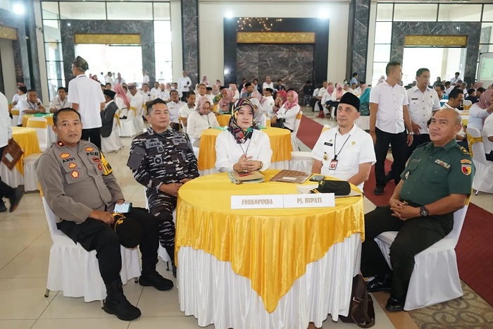 SOLID: Pj Bupati Bangkalan Arif M. Edie (dua dari kiri) bersama forkopimda mengikuti musyawarah RPJPD 2025&ndash;2045 dan RKPD 2025 di Gedung Serbaguna Rato Ebuh. (PROKOPIM UNTUK JPRM)