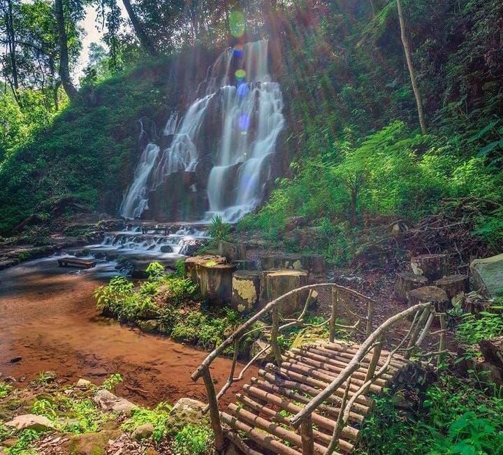 Pesona Air Terjun Watu Lumpang Mojokerto
