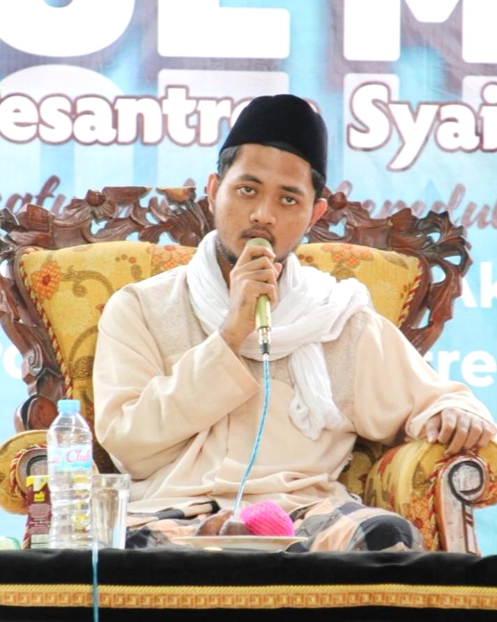 KARISMATIK: Ketua I Pondok Putra Syaichona Moh. Cholil Bangkalan Lora Muhammad Ismail Al Ascholy menjadi pembicara dalam sebuah kegiatan.