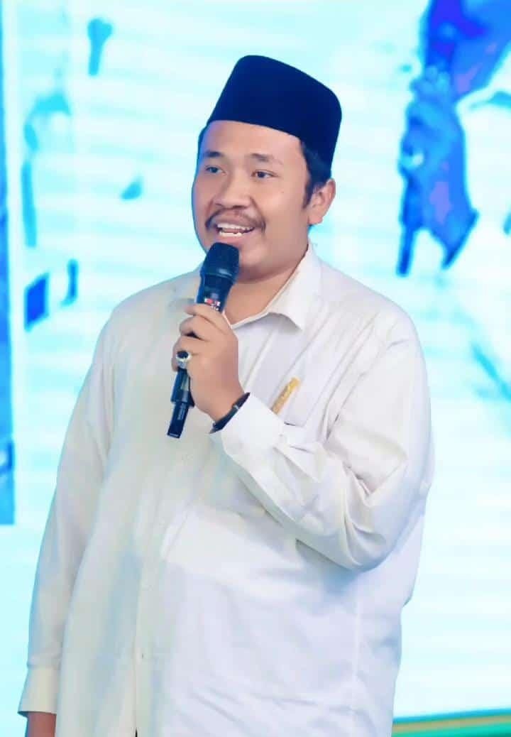 RKH MUHAMMAD ISBAT: Pengasuh Ponpes Mambaul Ulum Al-Birowy