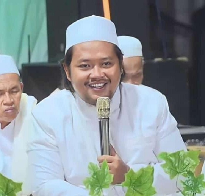 RKH MUHAMMAD ISMAIL AQ: Pengasuh  Ponpes Mambaul Ulum Al-Birowy
