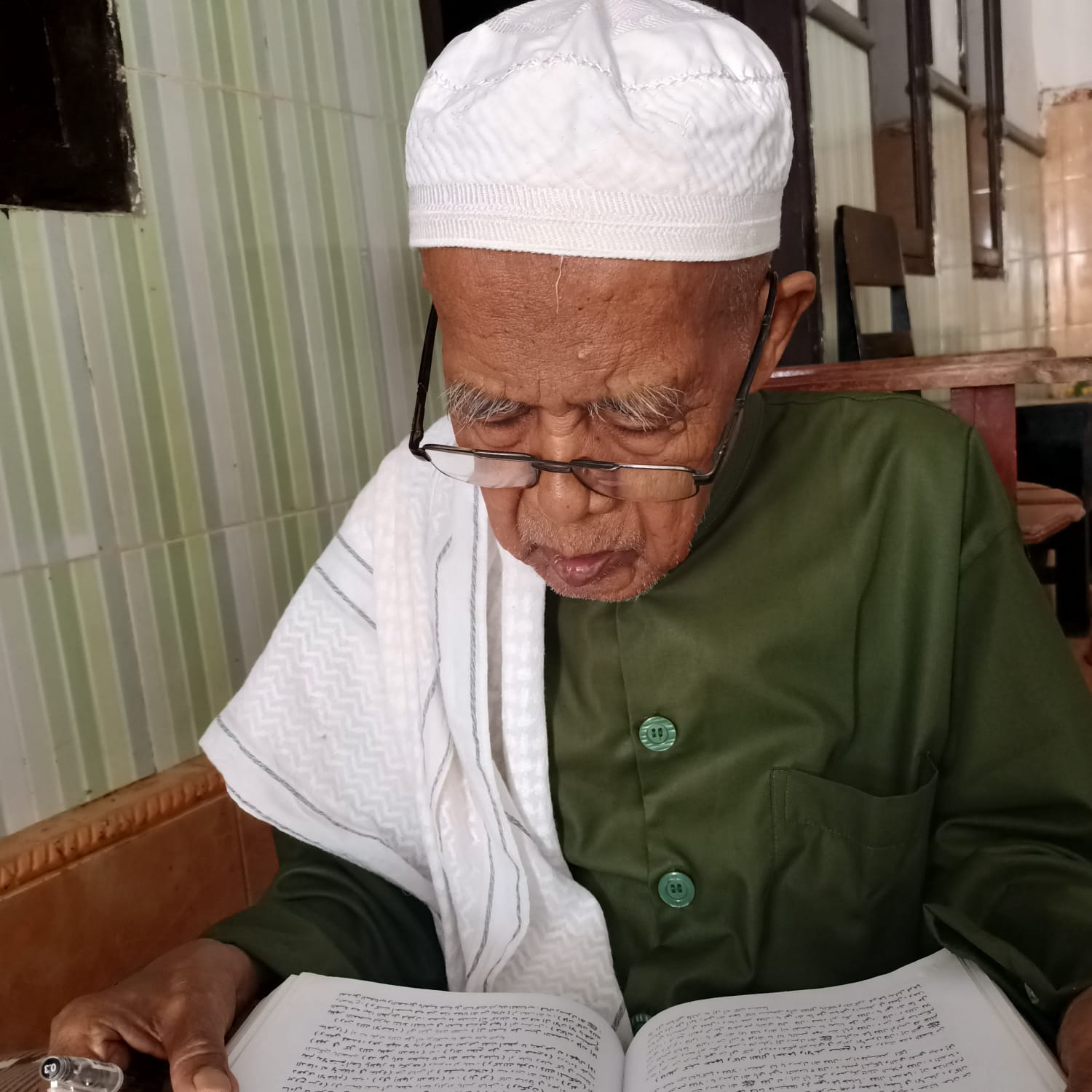 Pendiri LPI Nurud Dhalam KH Ilyas Asy&rsquo;ari. (FOTO-FOTO DOKUMEN PENSANTREN)