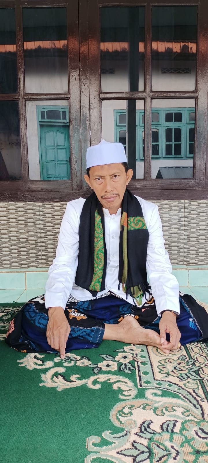KH Alawi Ashim,&nbsp;Pengasuh.