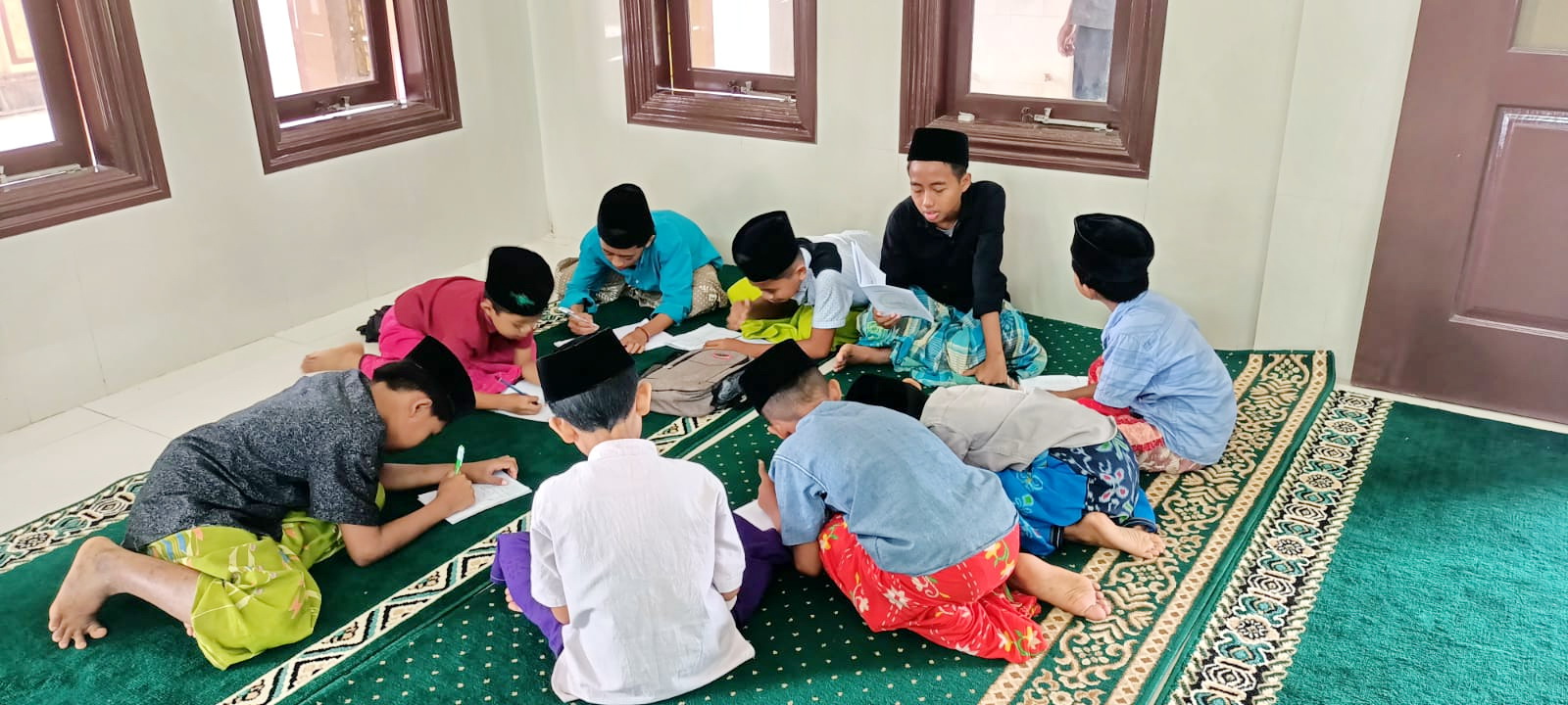 Pemantapan ilmu-ilmu fardu ain dengan belajar berkelompok.