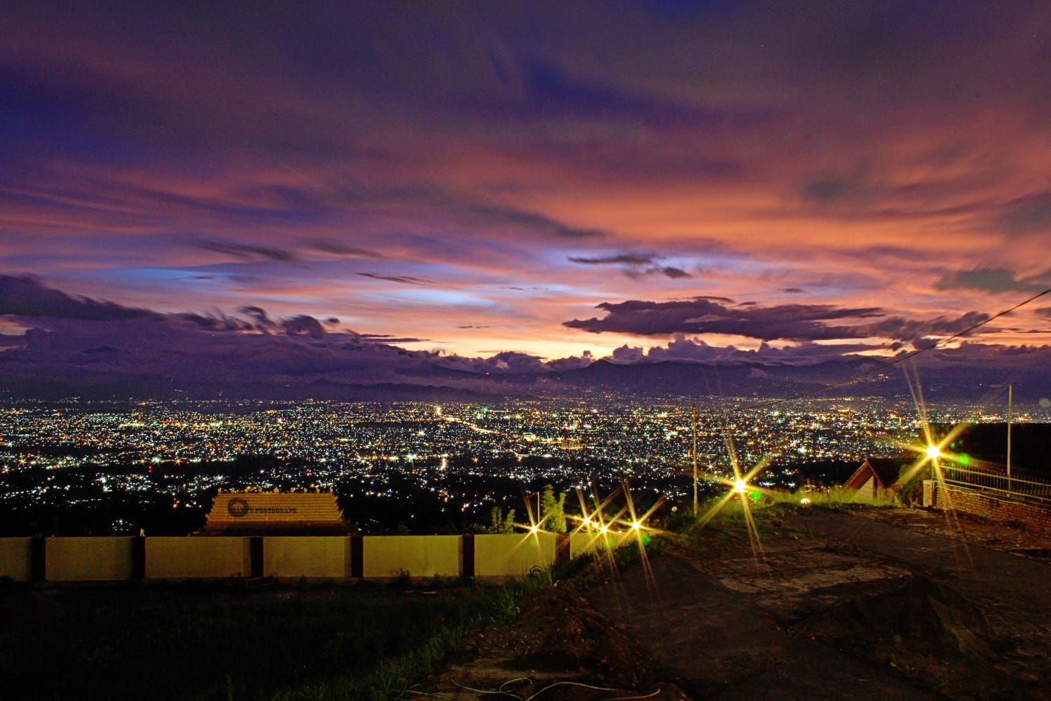 Potret Wisata Malam Bandung yang Memukau