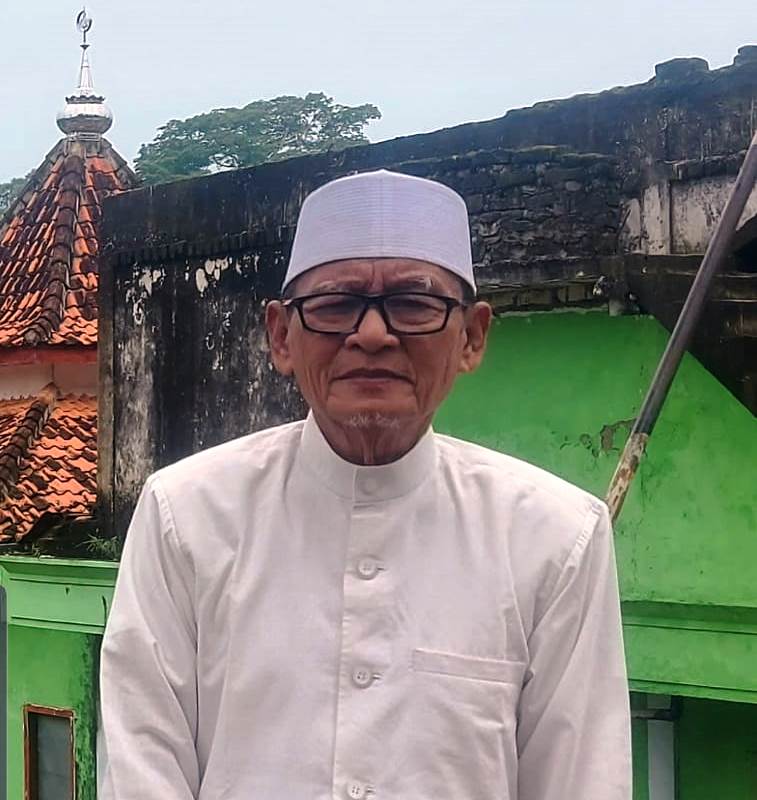 LEBARAN MASYARAKAT MADURA: Penyair dan budayawan asal Batang-Batang, Sumenep, D. Zawawi Imron. (D. ZAWAWI IMRON UNTUK JPRM)