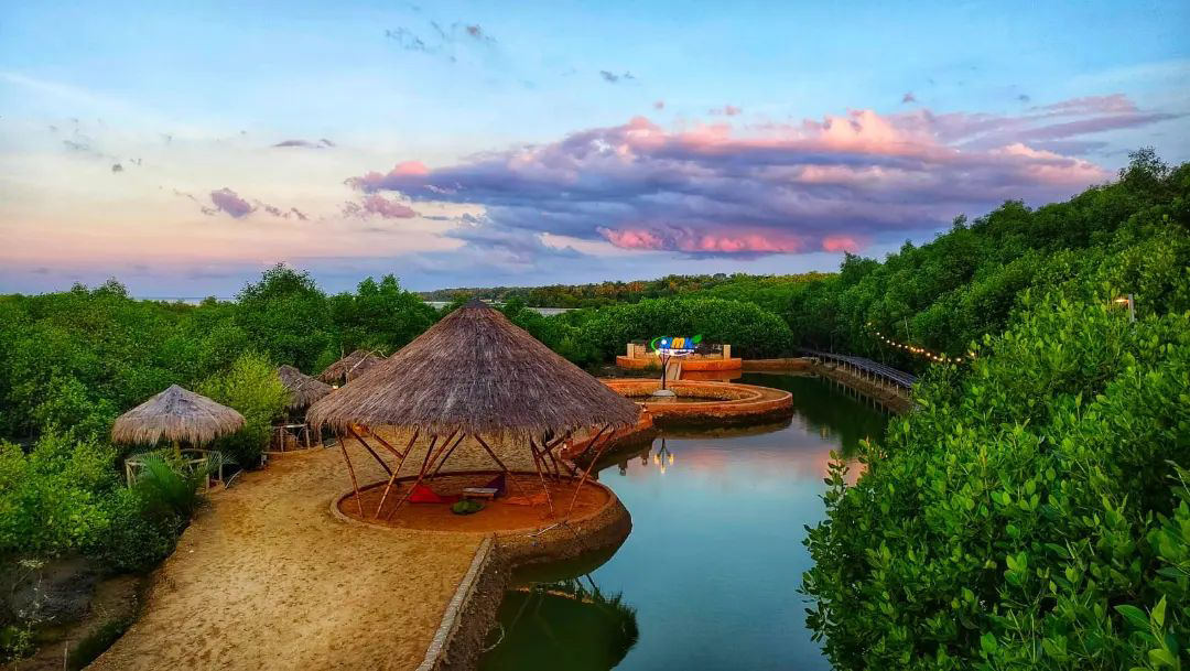 EKSOTIS: Suasana Ekowisata Mangrove Kedatim di Kecamatan Saronggi, Sumenep, menawan hati pengunjung. (AJI SUHARTO UNTUK JPRM)