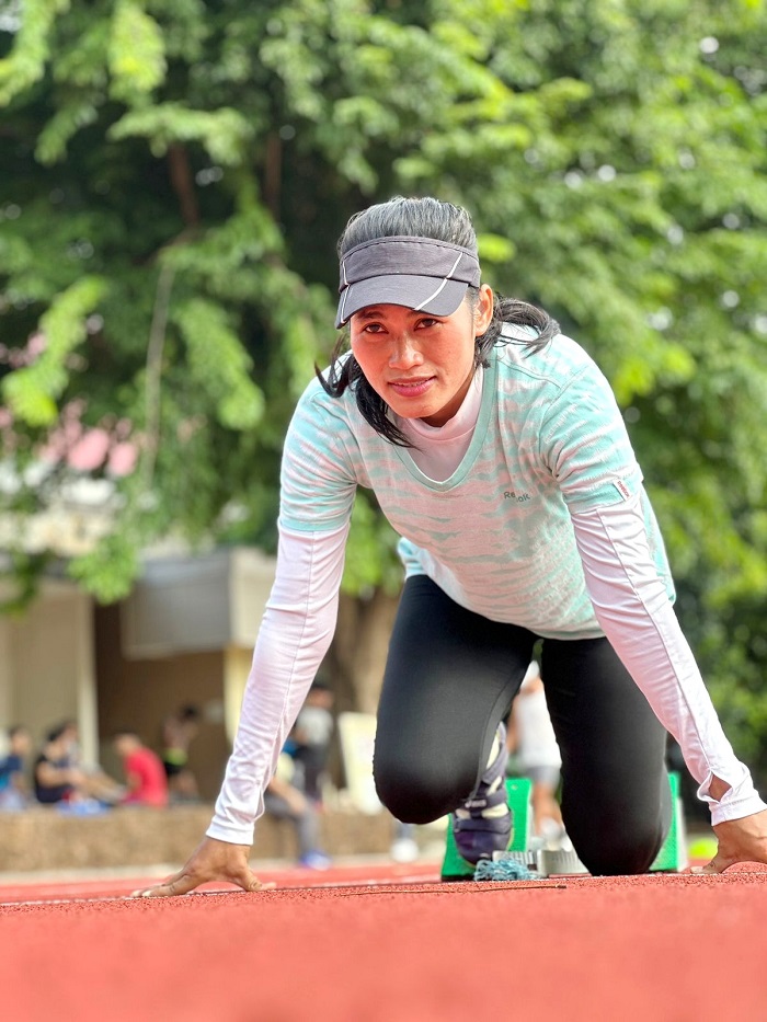 GIAT: Dakwatul Anisah saat mengikuti latihan di lapangan KONI Jatim. (DAKWATUL ANISAH UNTUK JPRM)