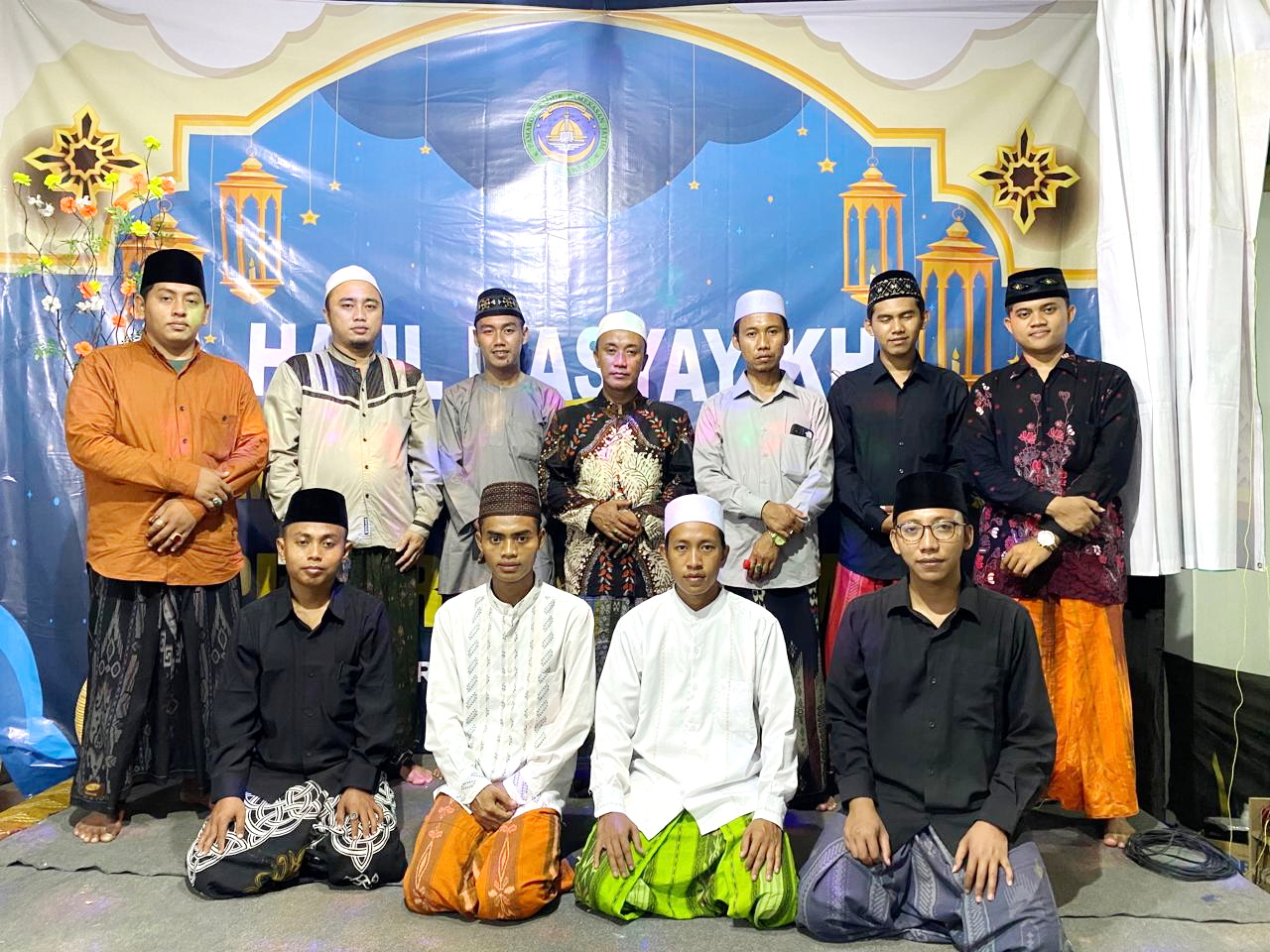 KOMPAK: Sejumlah guru Darul Istiqomah foto bersama.