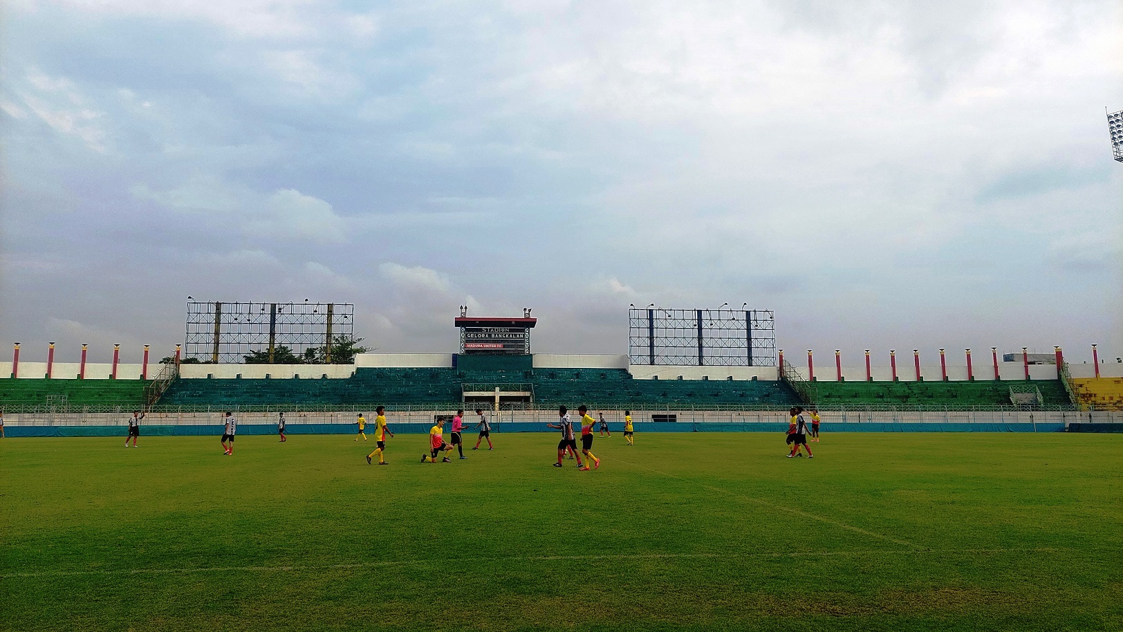 TALENTA LOKAL: Askab PSSI Bangkalan akan menggelar liga internal untuk menyaring pemain potensial yang akan menjadi bagian Perseba di Liga 3 dan Piala Soeratin. (ZEINAL ABIDIN/JPRM)