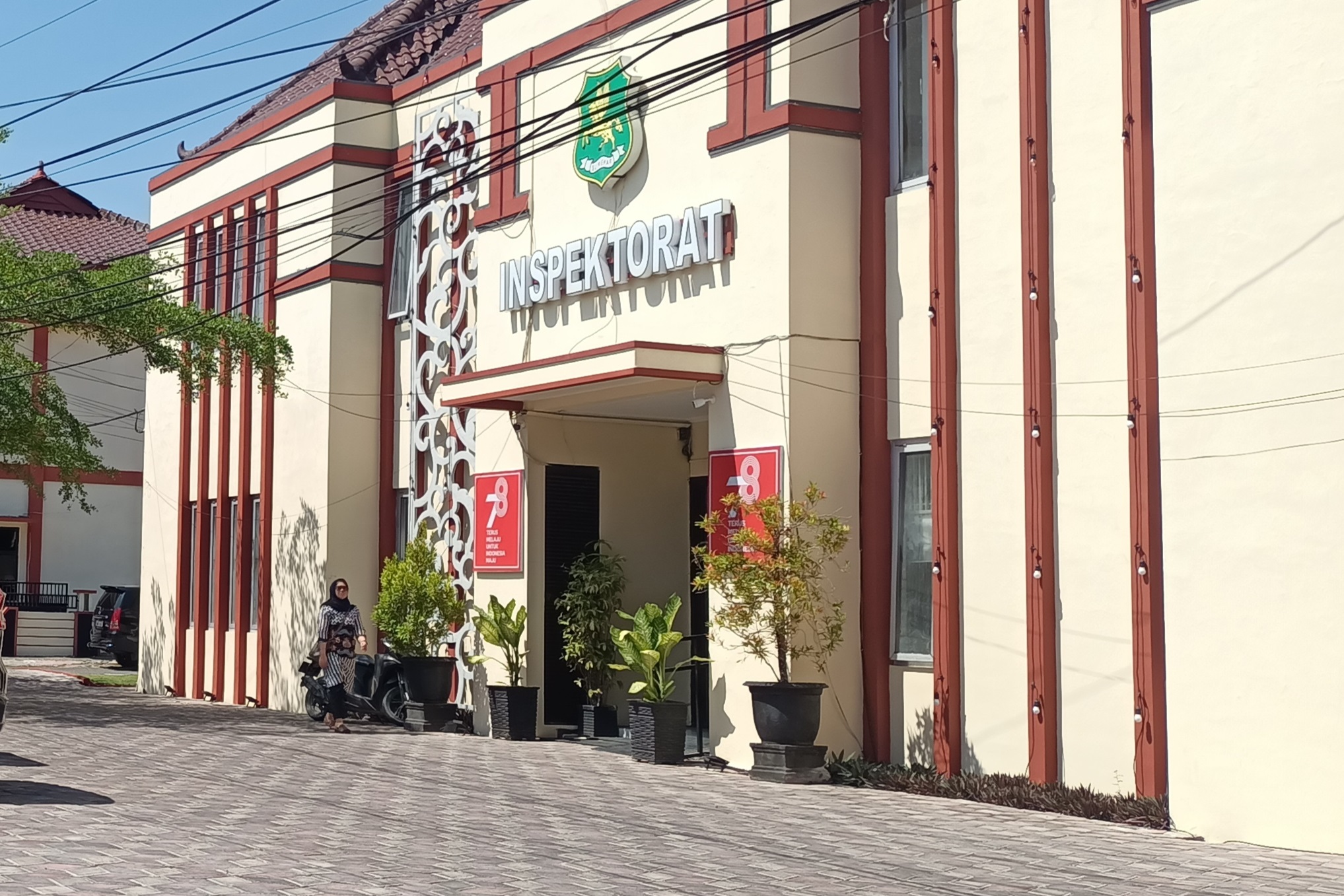 MEGAH: Kantor Inspektorat Sumenep berlokasi di Kelurahan Pajagalan, Kecamatan Kota, Selasa (23/4). (MOH. IQBAL/JPRM)