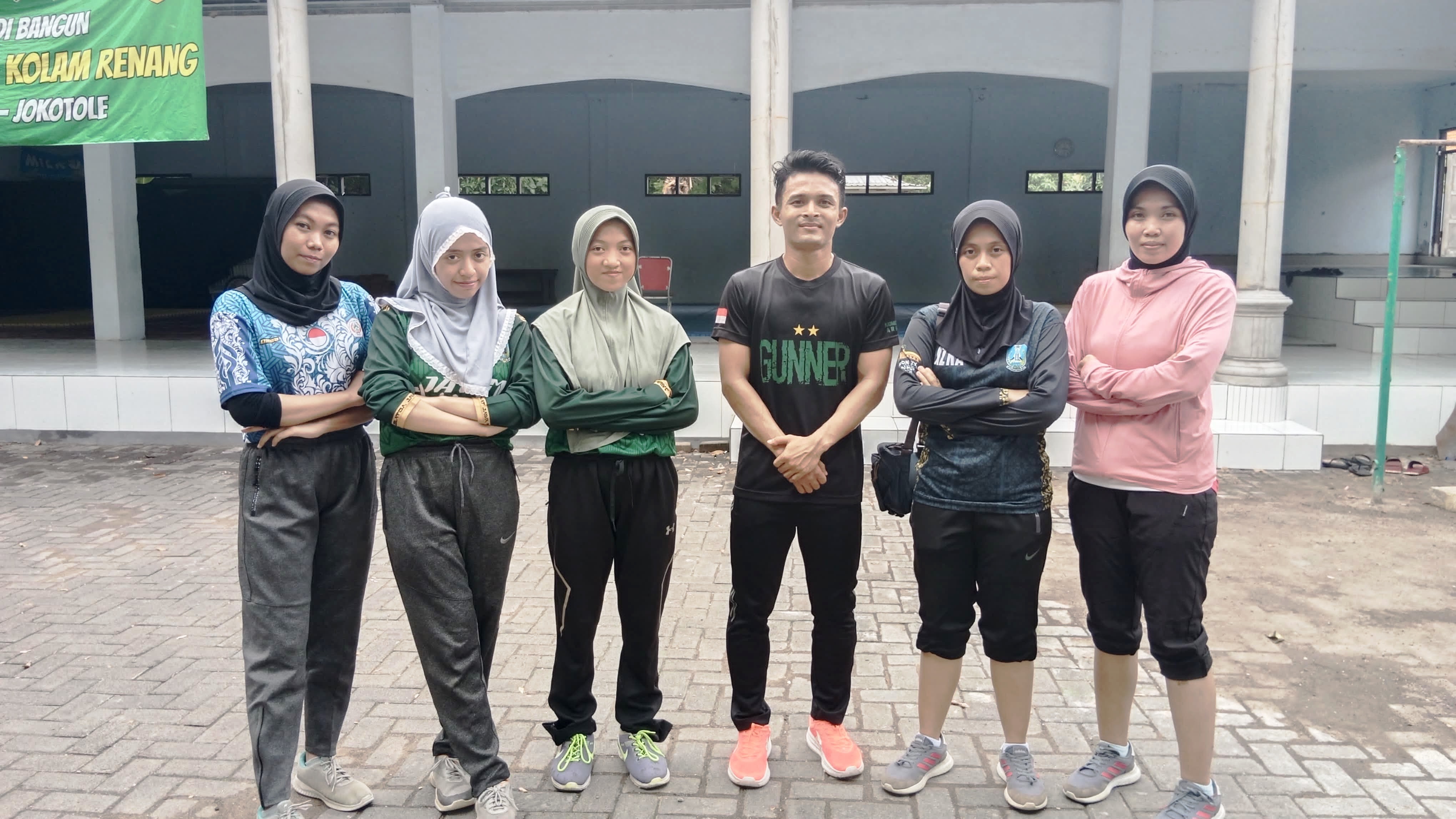 BERSEMANGAT: Tiga atlet IPSI Pamekasan menjalani latihan sebelum tes akhir PON 2024 di Kamal, Bangkalan, Jumat (19/4). (IPSI PAMEKASAN UNTUK JPRM)