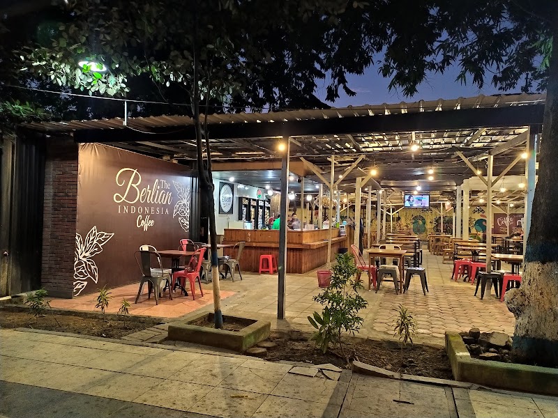 Berlian Cafe, Salah Satu Kafe Terkenal di Lamongan