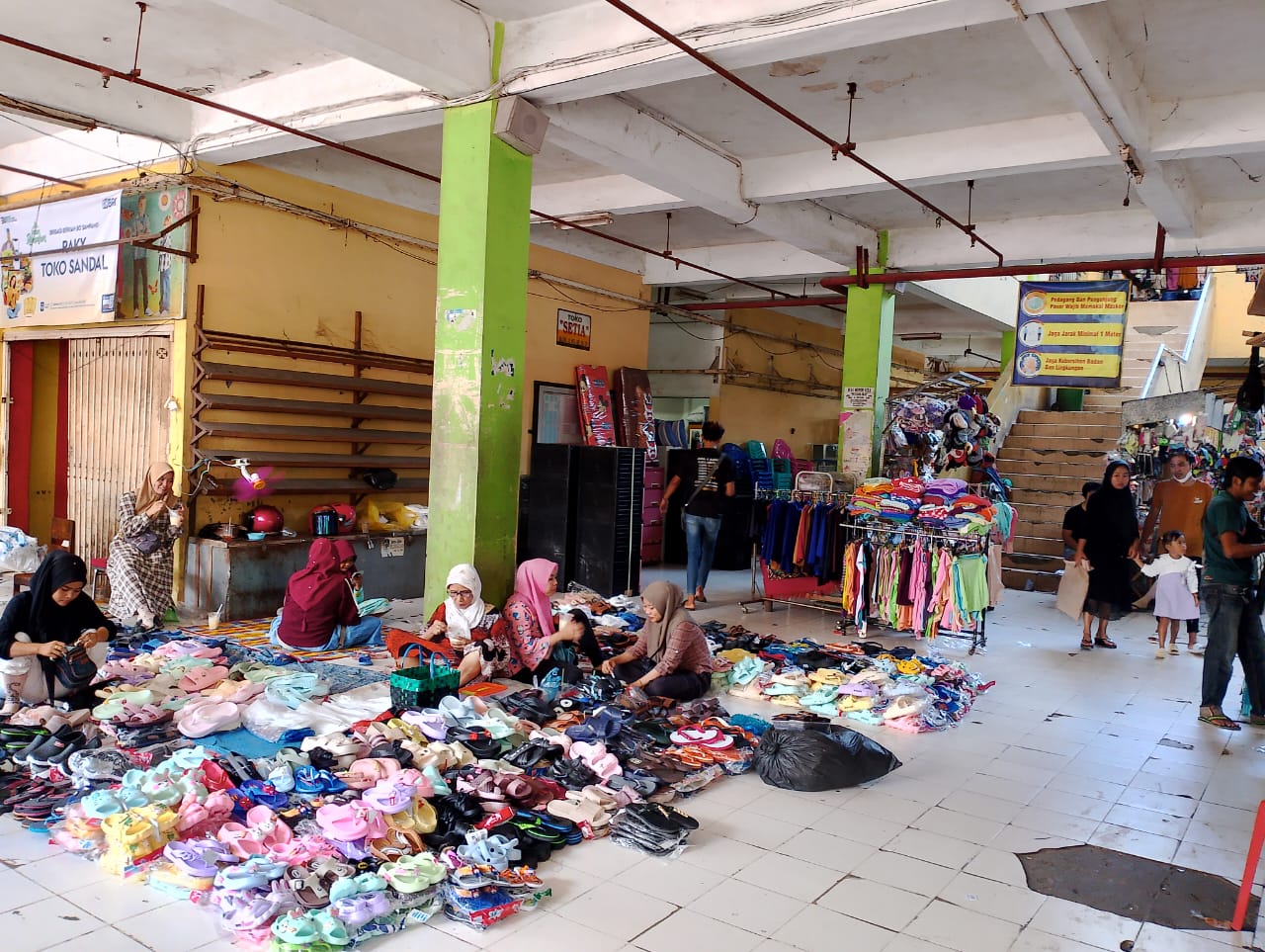CAPAI RATUSAN JUTA: Diskopindag Sampang menyediakan anggaran untuk belanja alat tulis dan kertas cover.