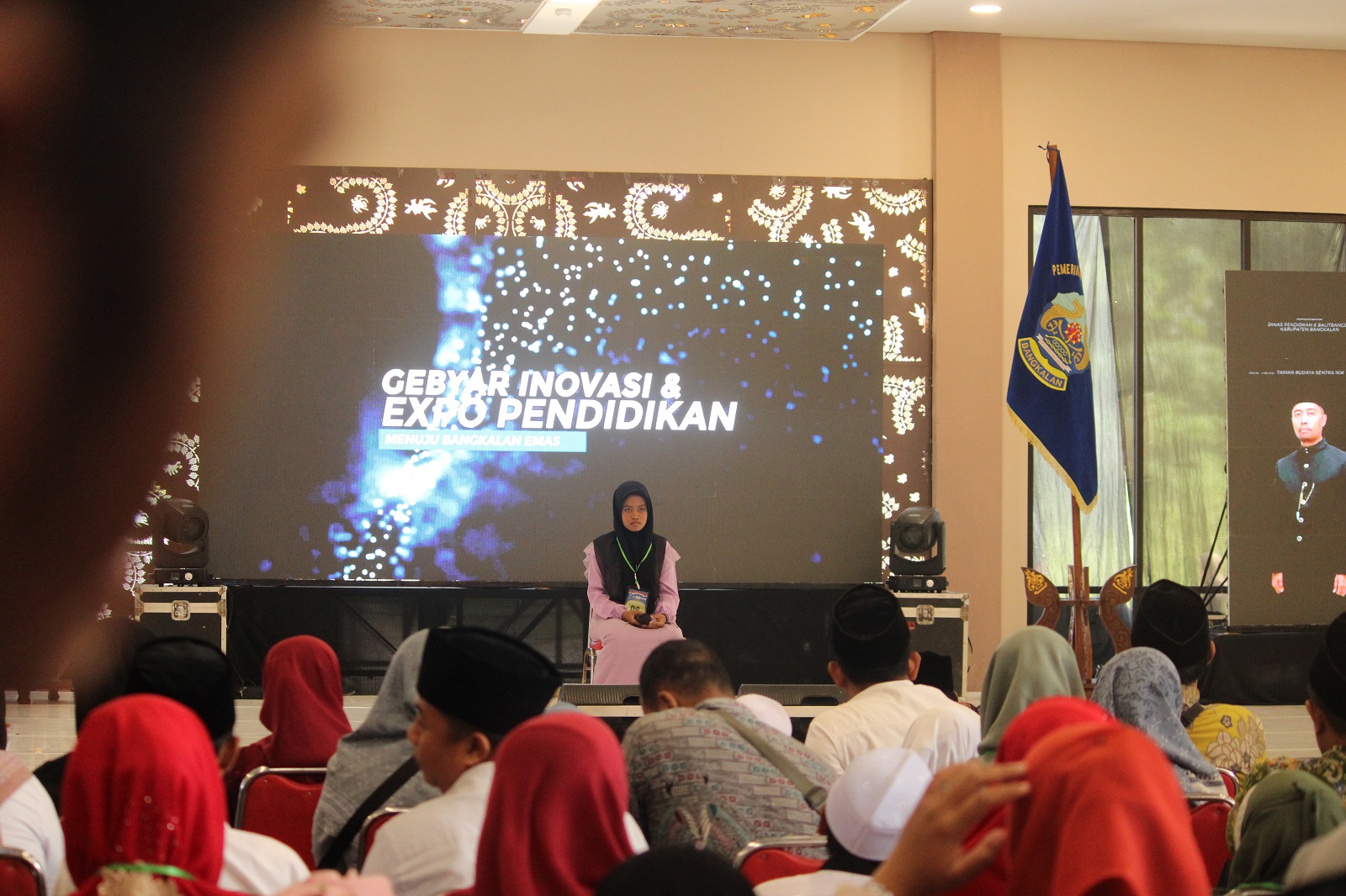 FOKUS: Peserta lomba tahfidz berkonsentrasi mendengarkan ayat suci Al-Qur&rsquo;an yang dibacakan juri untuk kemudian dilanjutkan.