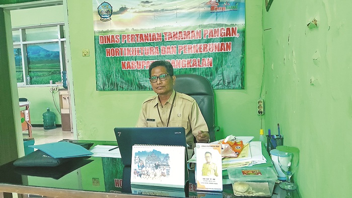 WAWANCARA: Kabid Tanaman Pangan Dispertapahorbun Bangkalan Abu Said di ruang kerjanya saat ditemui JPRM, Selasa (7/5). (M. KHOLIL RAMLI/JPRM)
