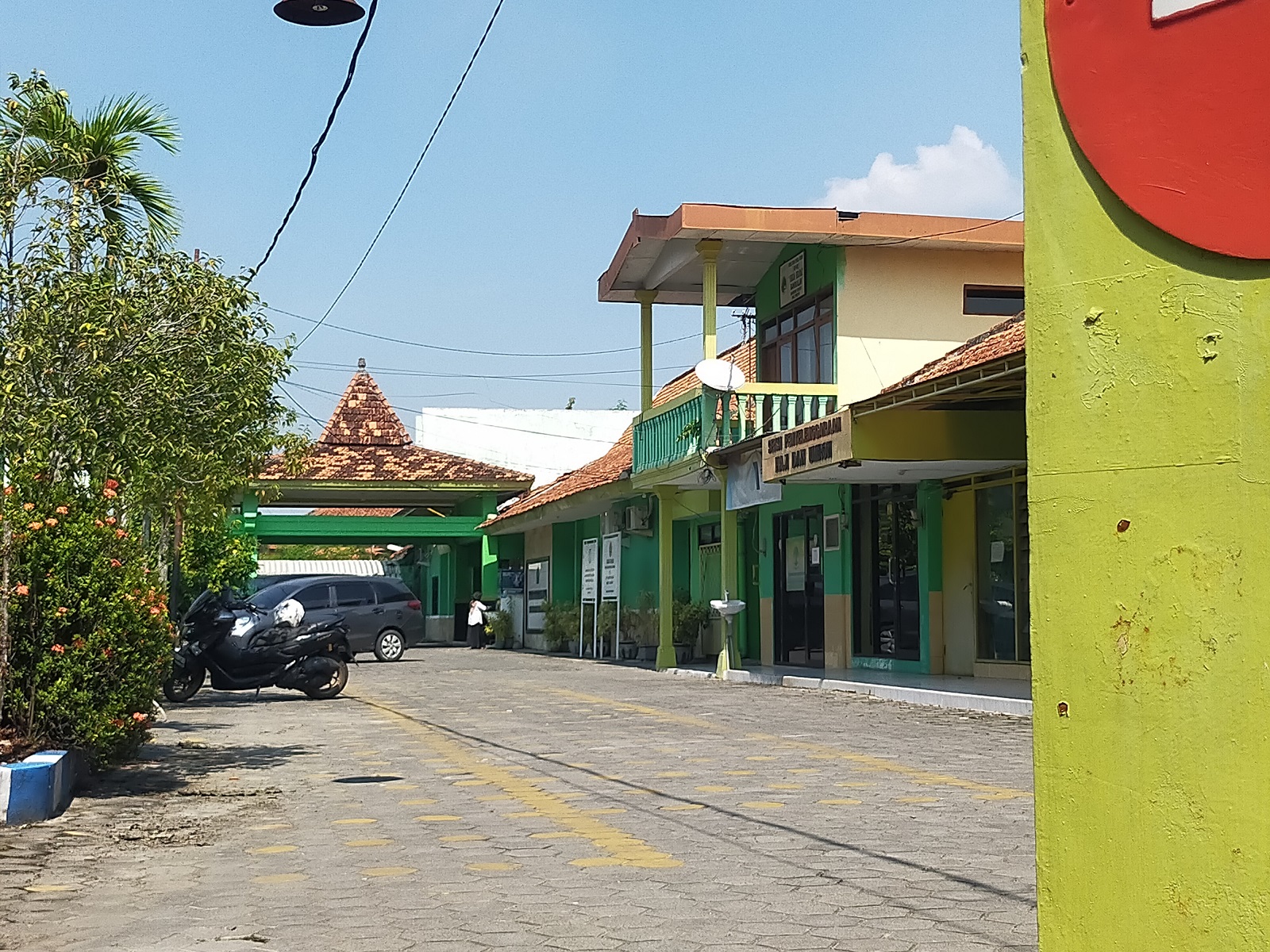 ANGGARAN REHAB BERAT: Suasana kantor Kemenag Bangkalan yang terletak di Jalan Soekarno-Hatta nomor 9A dalam waktu dekat akan diperbaiki.