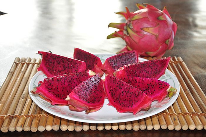 Manfaat buah naga merah untuk darah tinggi.