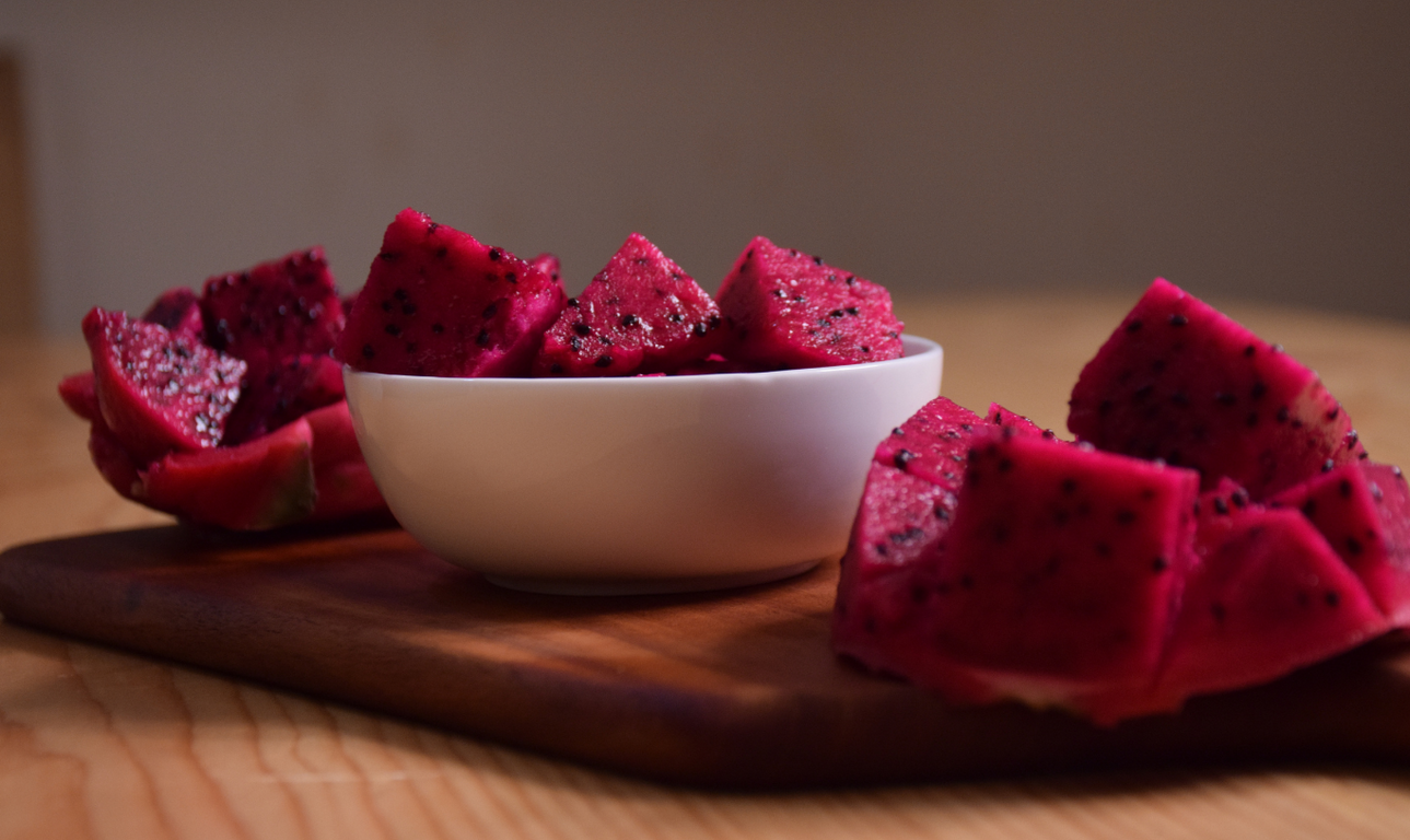 Manfaat buah naga merah untuk wajah.