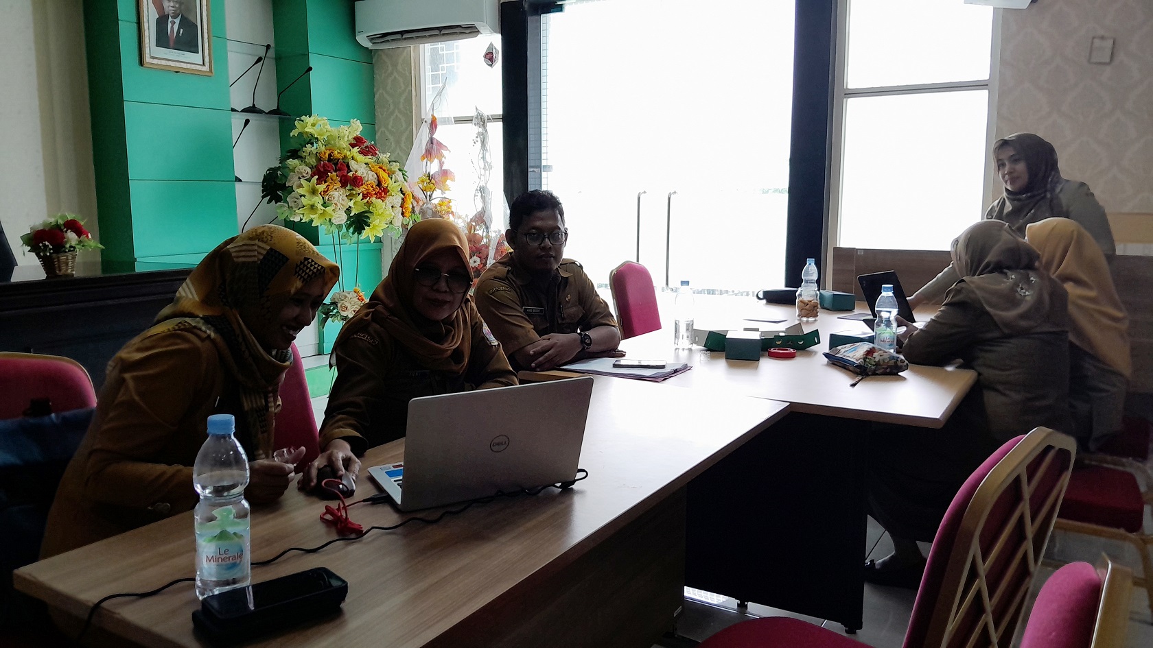 RATUSAN POSYANDU TIDAK AKTIF: Kabid Kesmas Dinkes Bangkalan Aris Budhiarto (kanan) memimpin rapat internal, Selasa (14/5).&nbsp;