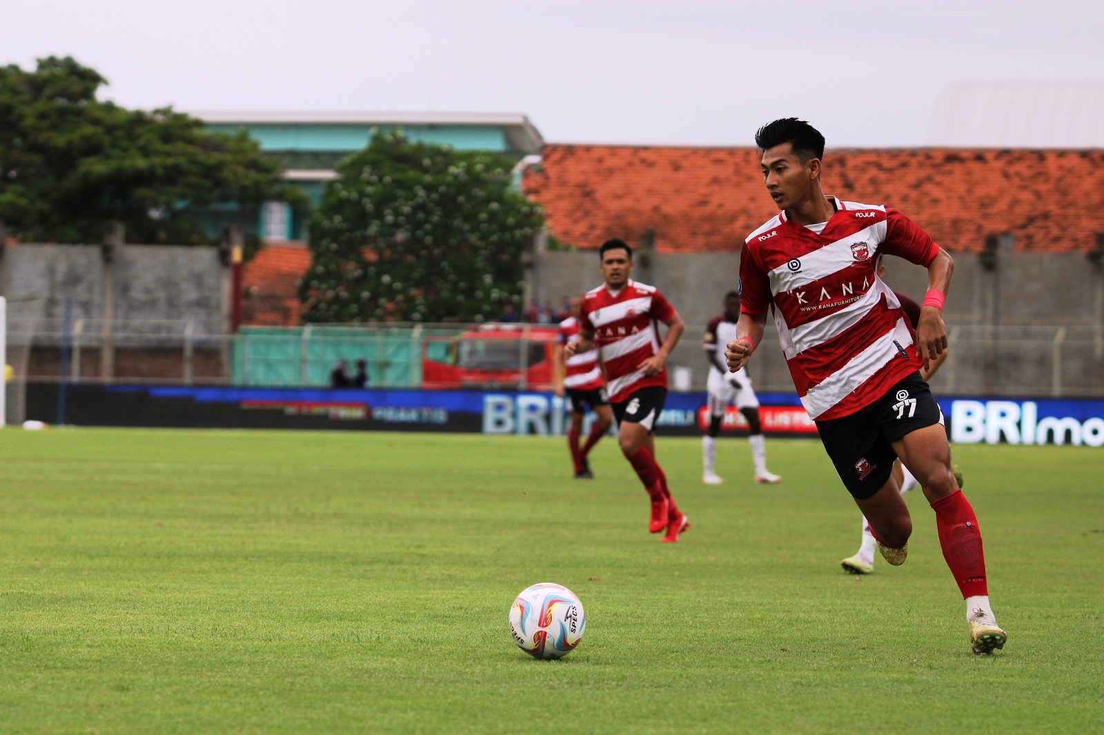 PEMAIN KUNCI: Malik Risaldi menjadi pemain lokal tersubur di kubu MU. Dia salah satu pemain andalan MU kala melawan Borneo FC di babak Championship Series.