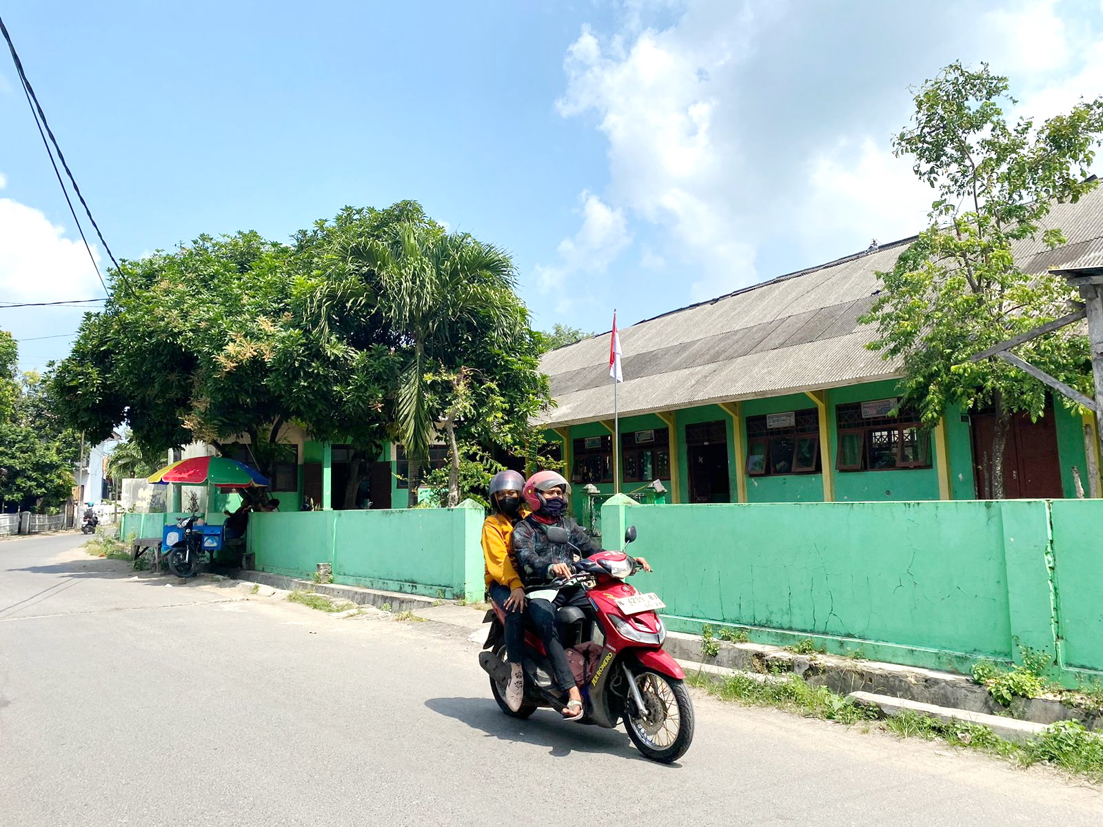 SERTIFIKASI: SDN Martajasah salah satu aset yang baru disertifikasi Pemkab Bangkalan, Selasa (14/5).