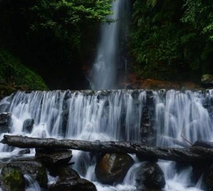 Pesona Air Terjun Curug Ngumpet Bogor