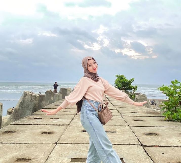 Pesona Pantai Jetis Cilacap